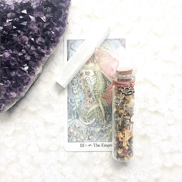 ⭐️SOLD⭐️ Goddess Spell Jar with Natural Rose Quartz & Selenite Wand Crystal Set - Picture 2 of 4